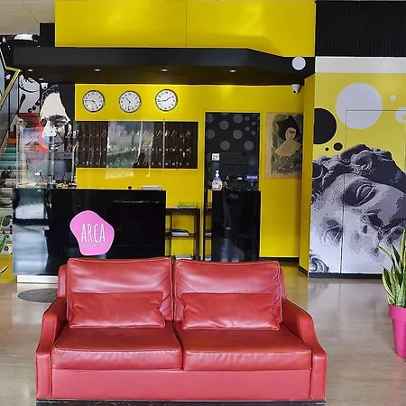 Lh Arca Street Art 3*