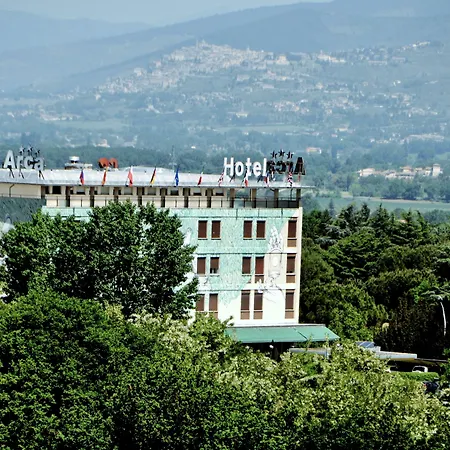 Lh Arca Street Art 3*