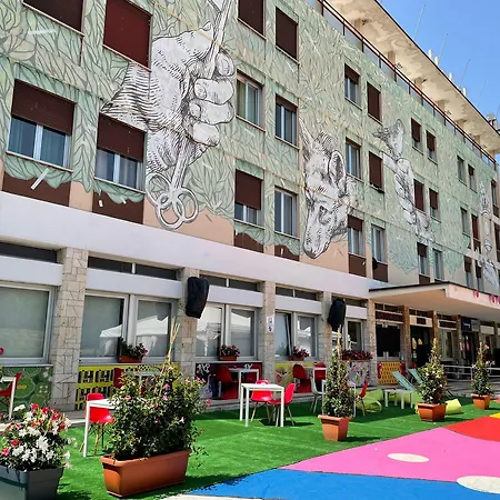 Hotel Lh Arca Street Art 3*