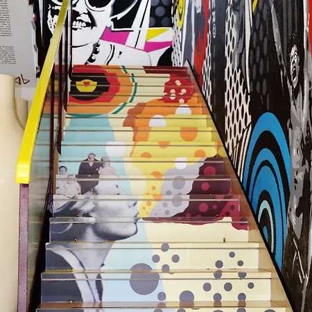 Lh Arca Street Art 3*
