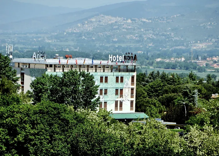 Lh Arca Street Art 3*